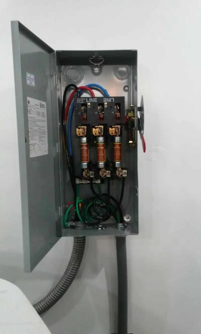 Three-phase disconnect switch installed for Smoke Detector Installation in Coalinga